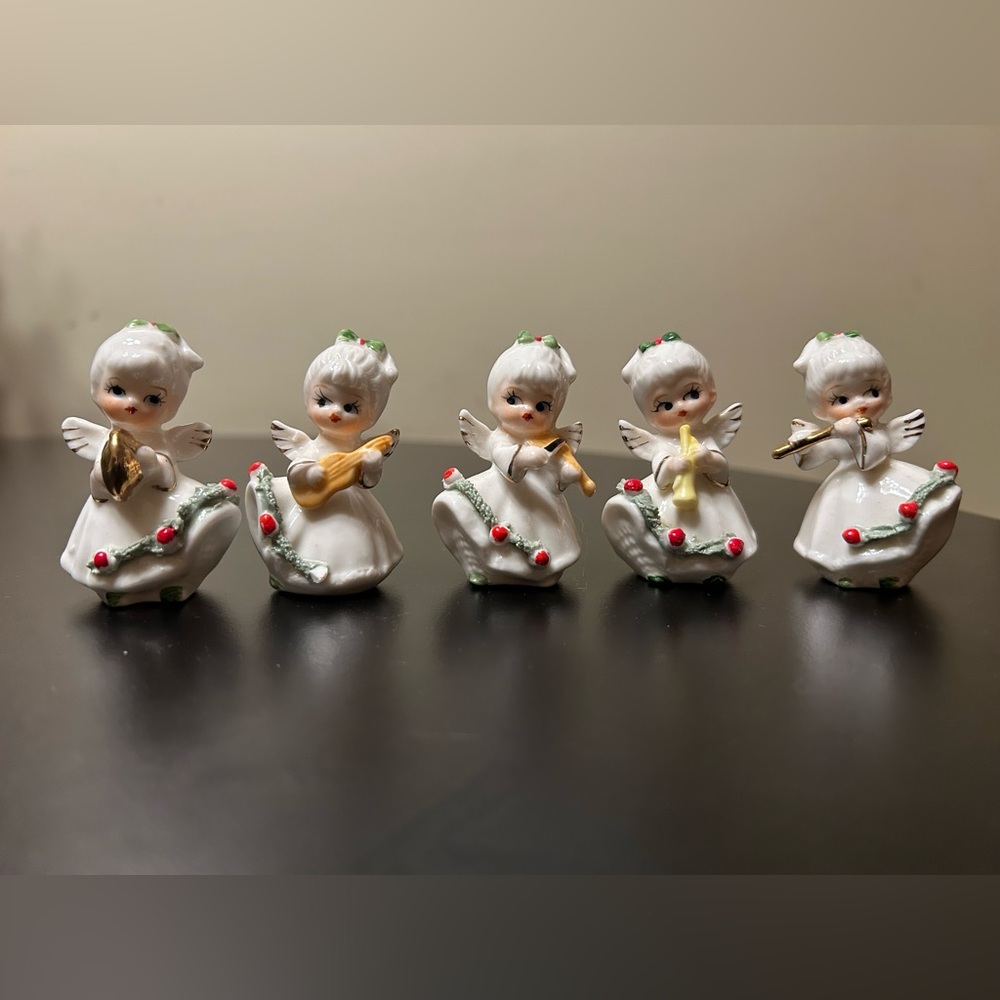 Festive Angel Figurine Set - napco choir Christmas angels 1950s great condition